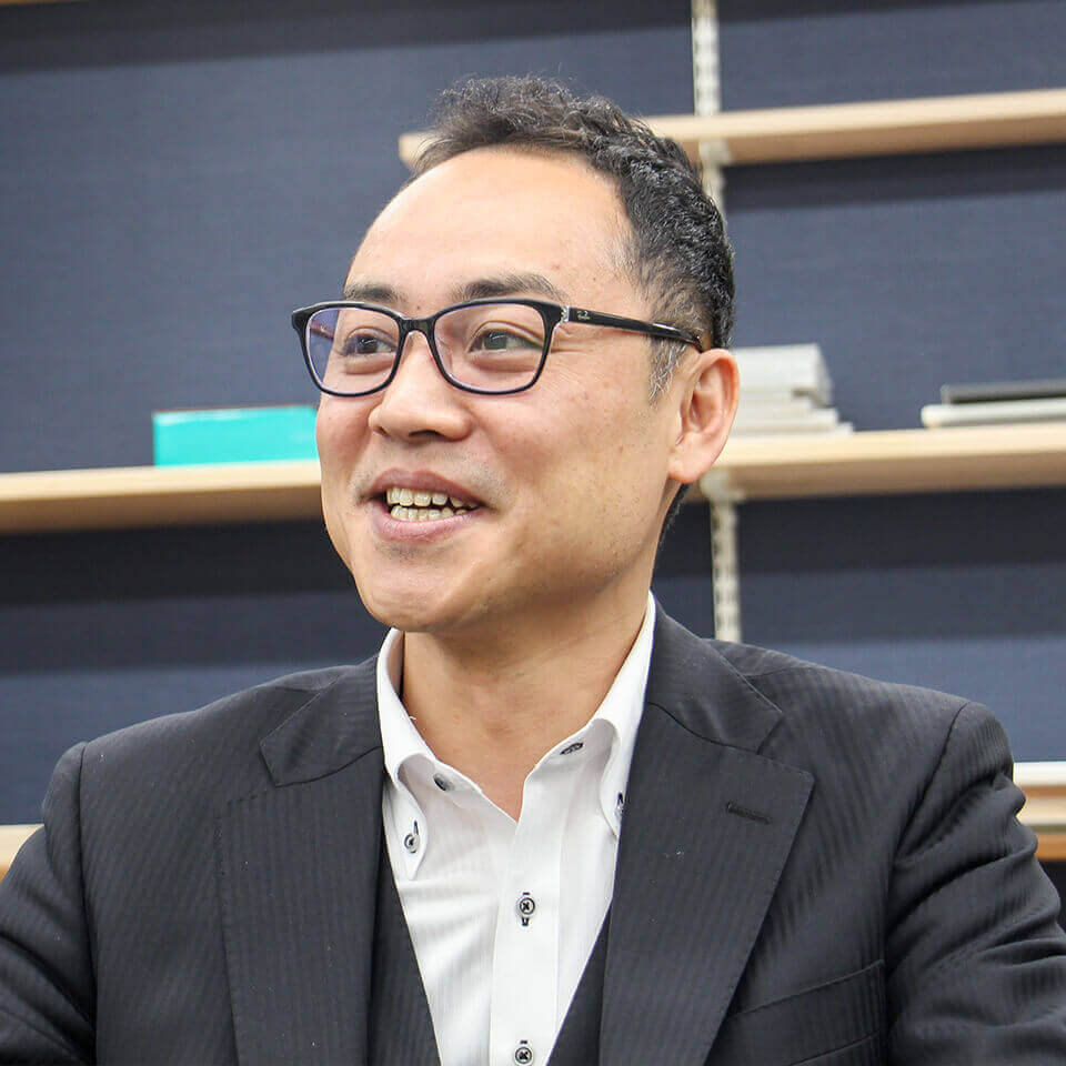 執行役員 営業本部長 高橋 洋平